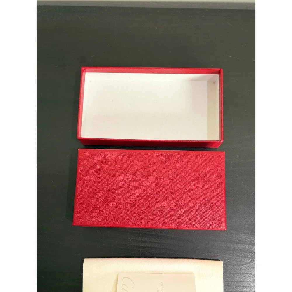 Cartier red presentation